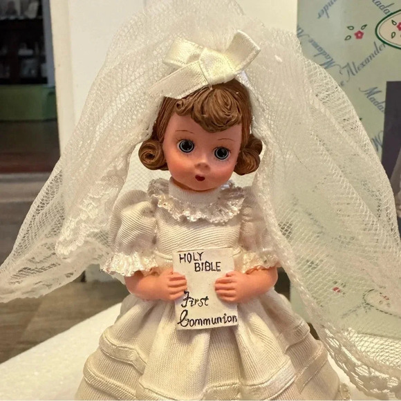 FIRST COMMUNION MADAME ALEXANDER RESIN 6” 1999 Holy Bible Limited Edition Doll - Picture 4 of 12